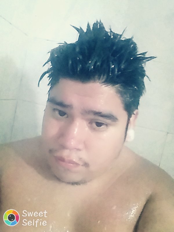 HeyValentinPG's tweet photo. Bañazo y disfrutando el agua caliente https://t.co/qWrjaRQS4j