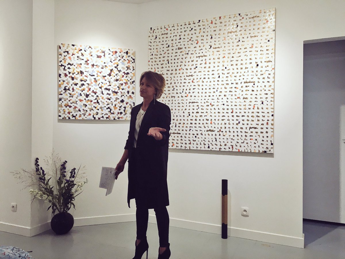 plaubignat's tweet photo. Elisabeth Von Wrede ouvre le bal et nous dépeint les secrets cachés de ses tableaux, ses émotions créatives. @evonwrede #AfterEmotionnel https://t.co/4A1Mv9bmMA