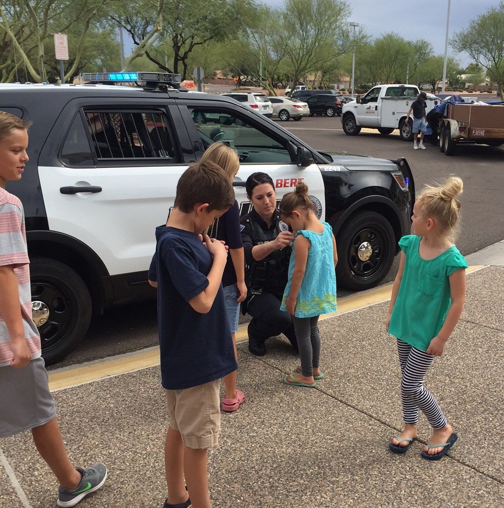 GilbertPolice's tweet photo. Ofc. Covey appointing junior officers and helping them see future career police possibilities. #ThisisGilbert #CareerGoals #FamilyMatters https://t.co/VDxhDNuvOB