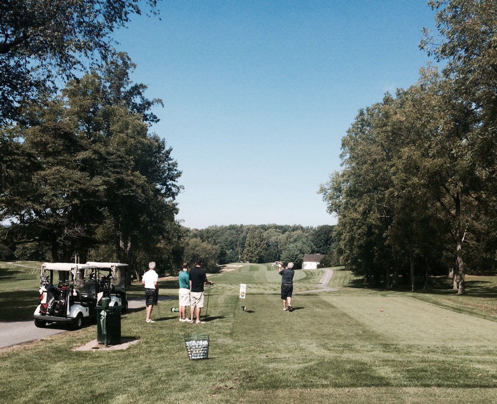 derestaurant's tweet photo. Golf a little, drink a little....that's the DRA way! :) #DRA2016 @deerfieldde @dogfishbeer https://t.co/3LvmZfvfVB