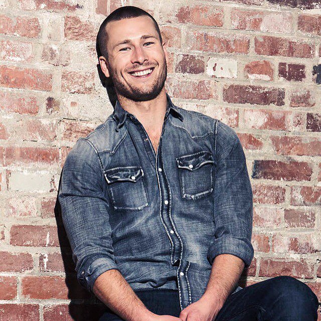 leslykahn's tweet photo. New podcast is up with the sweet and sexy @glenpowell ! Be a part of the #Kahnversation wi… https://t.co/8cNsQeI4N8 https://t.co/5TrnrNPojY
