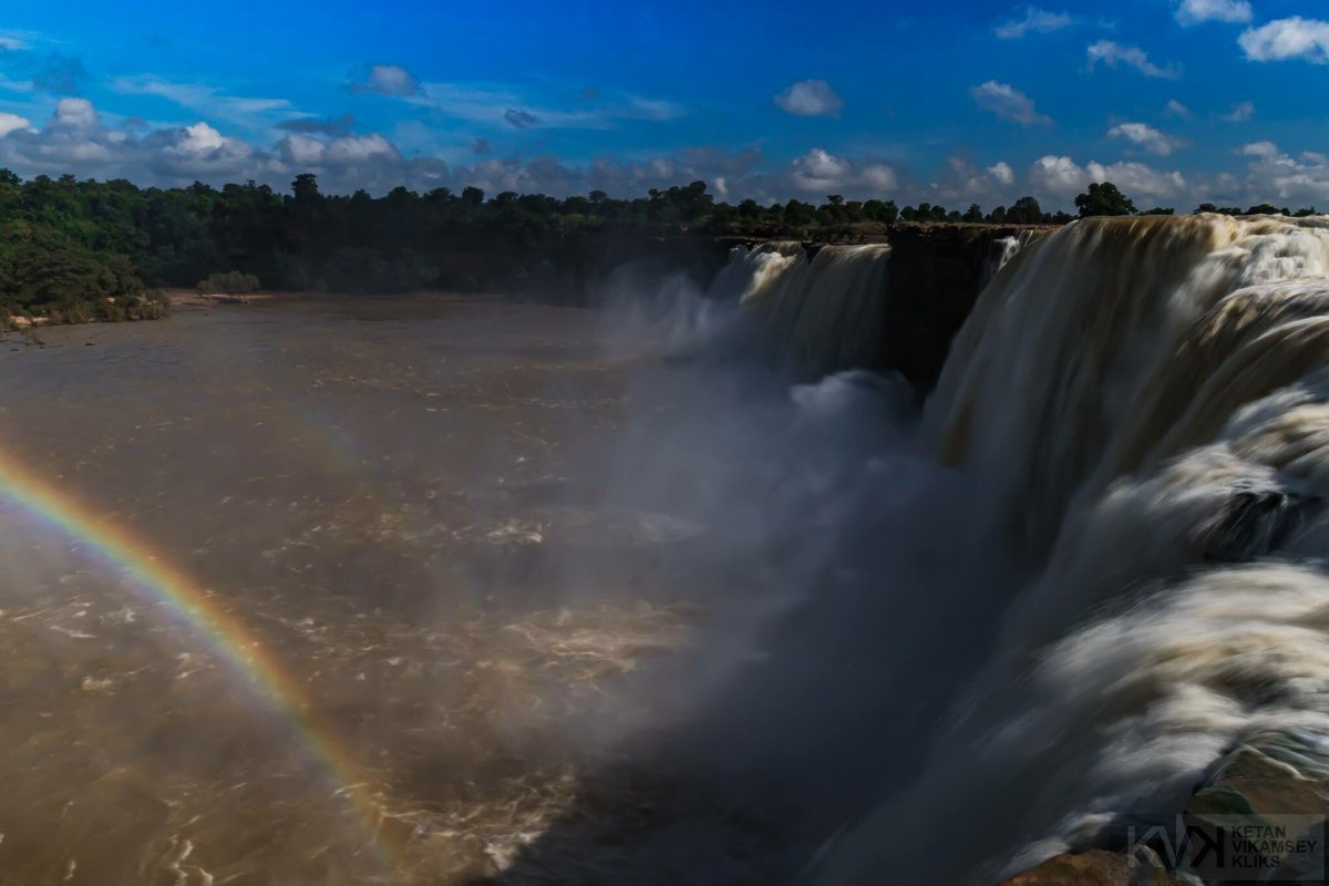 ketanvikamsey's tweet photo. ~Chitrakote Waterfalls~, ~Niagara of India~, Rainbow
#ChhatisgarhUnplugged #Chitrakote #IndianNiagara #Rainbow #KVKliks #natgeo #greatnature https://t.co/X19riCb1nd