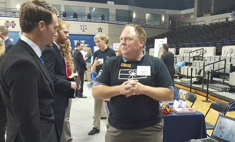 IT_UPSers's tweet photo. The @IT_UPSers “power team” is on campus now @universityofky UofK Career Fair talking @UPS tech careers. #Seebluework @UPSJobs https://t.co/6pMmCv3VWr