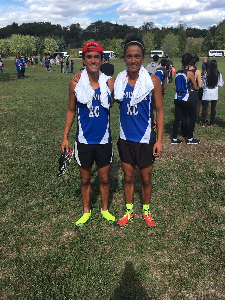 dyouvillexc's tweet photo. @dYathletics 1st 3rd Marcy meet DeSouza twins #XC https://t.co/APbnRP8YZb