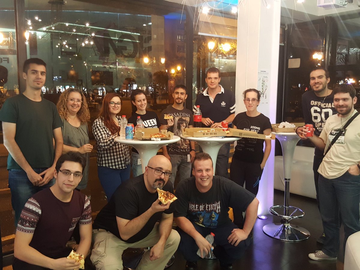 davidfraj's tweet photo. En @nettformacion con los alumnos de #masteraaa de cumpleaños. @antonio_elias lo que te has perdido! Recuperate pronto!! https://t.co/SC86o3EiNh