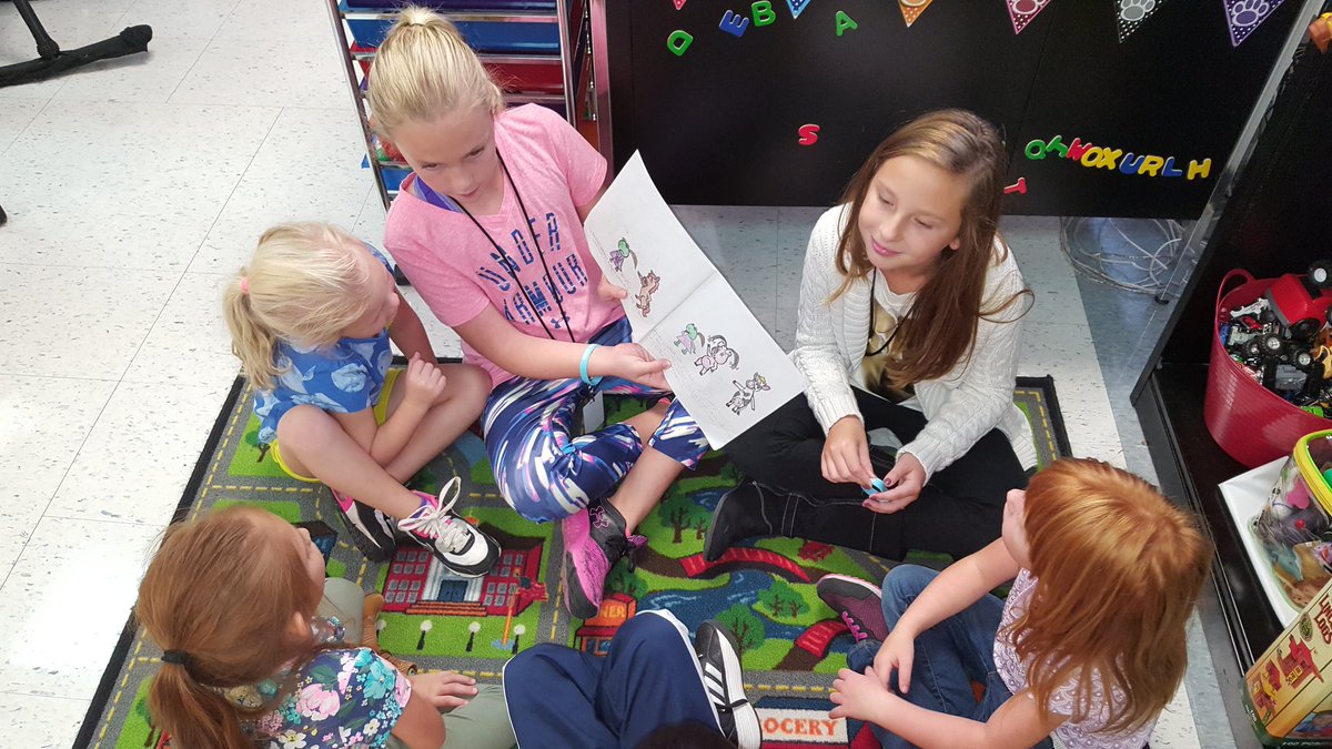 HindashSLPA's tweet photo. @GodleyElem @GodleyISD @Ddefoor05 It's a family affair! #5thgradereads2PreK #PreKto5th #theDeFoorsisters #missingMak https://t.co/03A5eiYz85