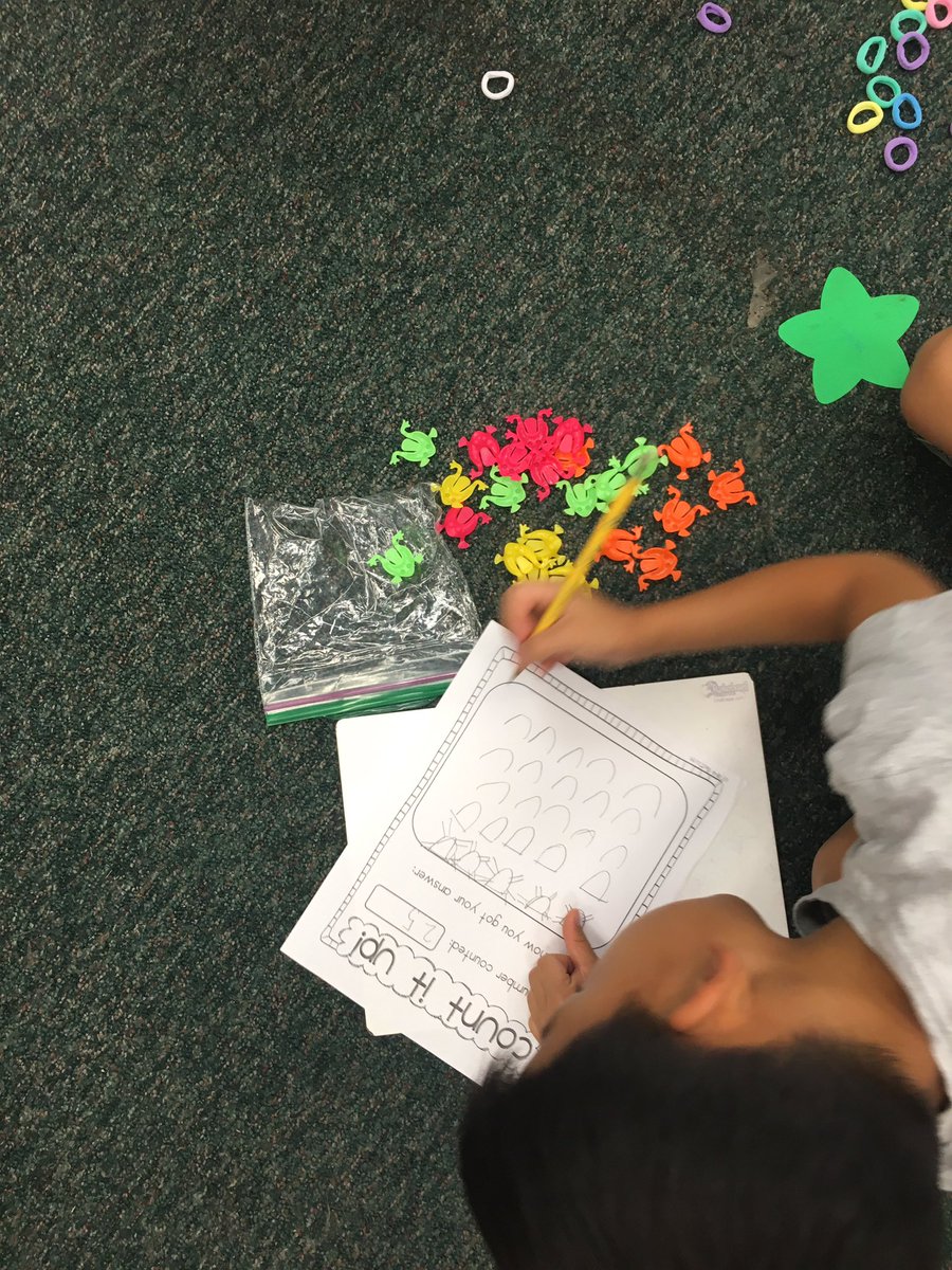 AcaciaMsH's tweet image. Day 1 of counting collections for #acaciaK4 Ss. 💚🐼 #FSDMath #pandapride