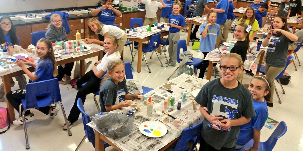 Eastside_PLTW's tweet photo. Great #teamwork today by the 6th grade explorers, wrapping up 2.1 Building Blocks lesson. @SOARwithPRIDE @PLTW_KY #PLTW #STEM https://t.co/NcR7rhmxaJ