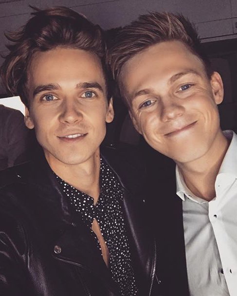 cluelesssugg's tweet image. oh my god what angels😍