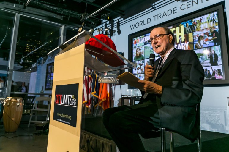 Congrats to the incomparable Wayne Barrett, who was awarded the <a href="/CityLimitsNews/">City Limits</a> Urban Journalism Award last night.

citylimits.org/2016/09/27/cit…