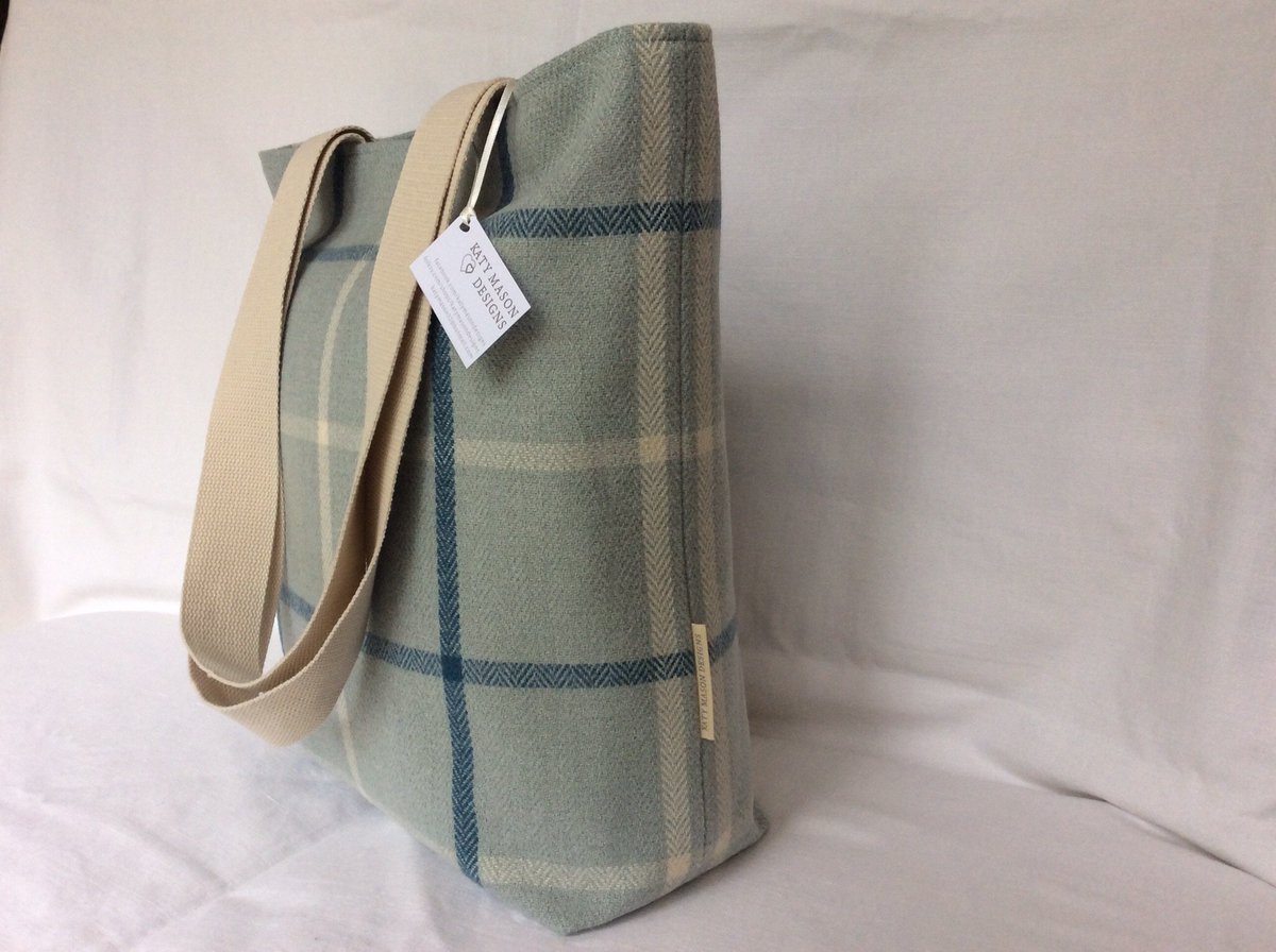 katymason32's tweet photo. #bag £22+pp #handmade #wineoclock #makesewbake to order https://t.co/Oy0sz0lUxL https://t.co/OtEa6QbiKJ