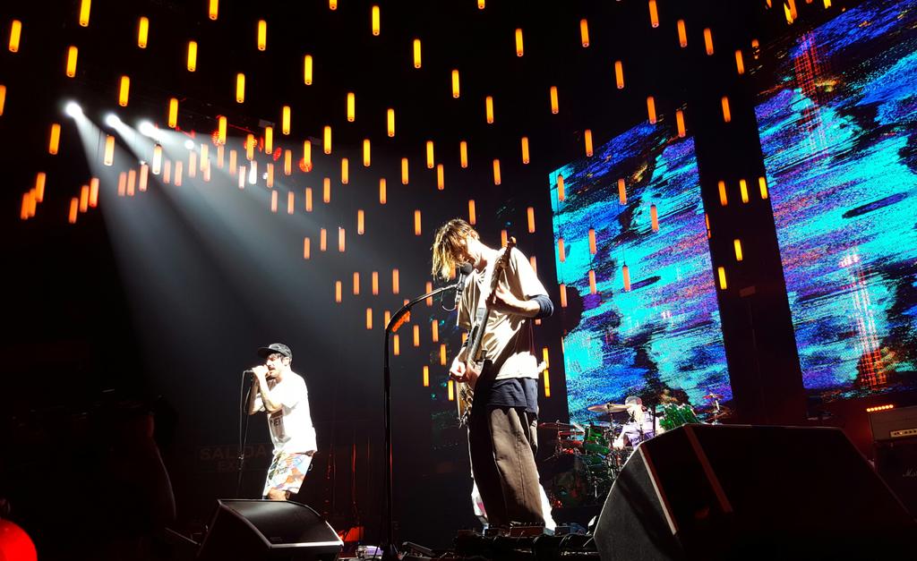 Esto acaba de arrancar y no han parado de sonar hits. La primera noche de Red Hot Chili Peppers promete #RHCPMadrid