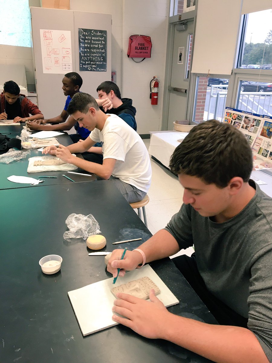 MsG_HHS's tweet image. Shout out to my applied art classes, crushing their ceramic projects 🔥 &amp;amp; Sean &amp;amp; Matt for all the pictures! #clayparty