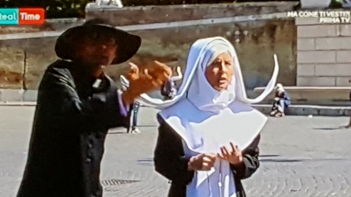 katyeilblu's tweet image. Grazie Dio per avermi fatto assistere a questo😂😀 @Enzo_Miccio @carlagozzi