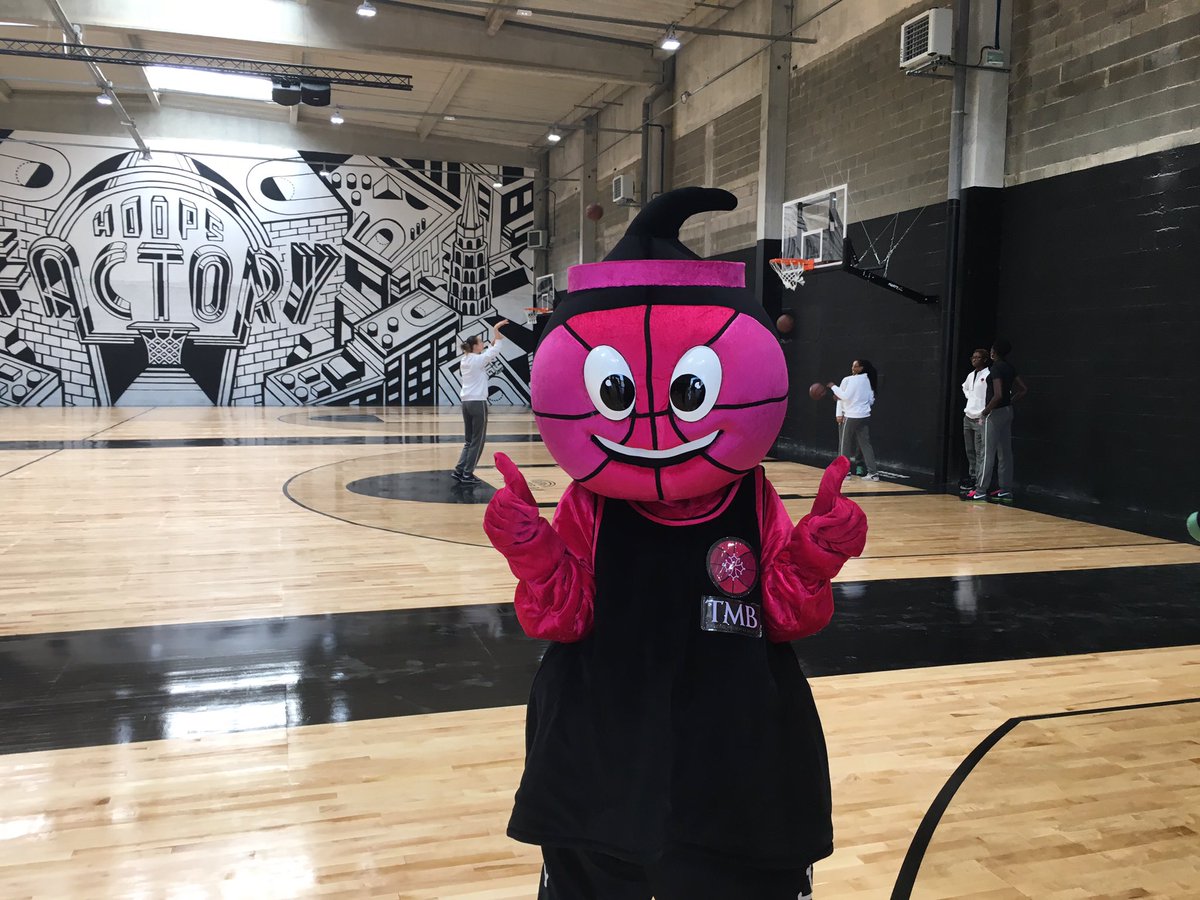 ShootyTMB's tweet image. Si vous aimez le basket faites comme moi ! Venez au @Hoops_Factory ! #HoopsFactoryToulouse #LOVEBASKETBALL ❤️🏀