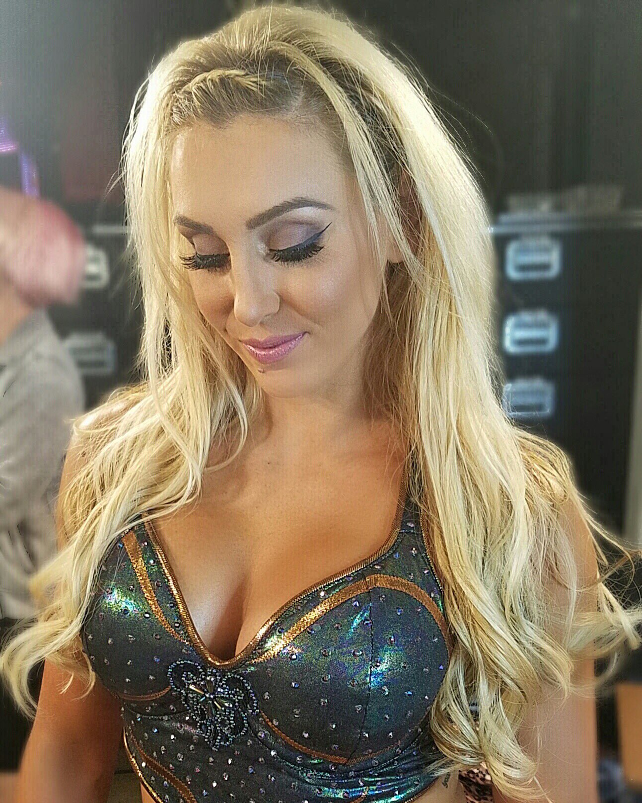 Charlotte Flair on X: Thank you @wweglamsquad for my look last night RAW  @mrs_lindysue 💄 @shamrockin77 🙆 t.coWr7BTXenQI  X