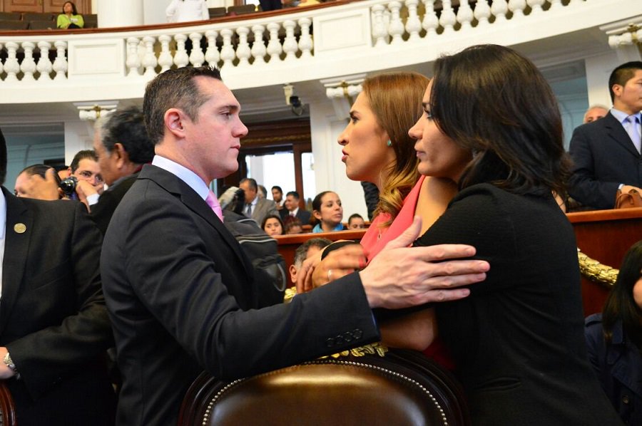 Congreso_CdMex's tweet image. En el #PRI velamos por principios de legalidad, imparcialidad, honradez y #transparencia en la administración pública: @AdrianRubalcava.