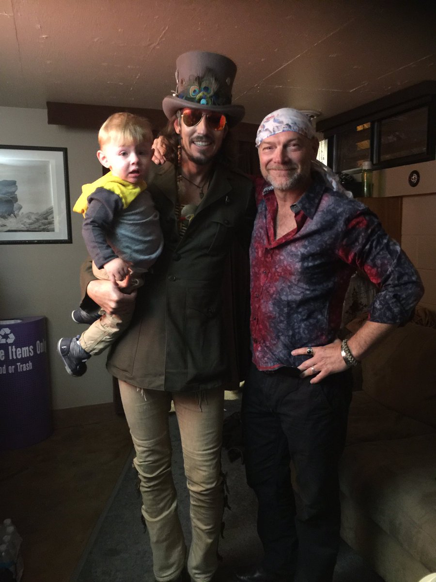 Damn! Out-stage dressed by <a href="/wardonsteel/">Ward Williams</a> !! Back with <a href="/RandyHouser/">Randy Houser</a> <a href="/DierksBentley/">Dierks Bentley</a> gonna blow some mean-ass harp tonight!!  ...L <a href="/RedRocksCO/">Red Rocks Park & Amphitheatre</a>