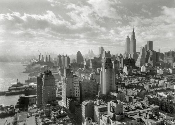 HistoryInPics's tweet photo. New York skyline in 1931. https://t.co/uElyDpdAsK