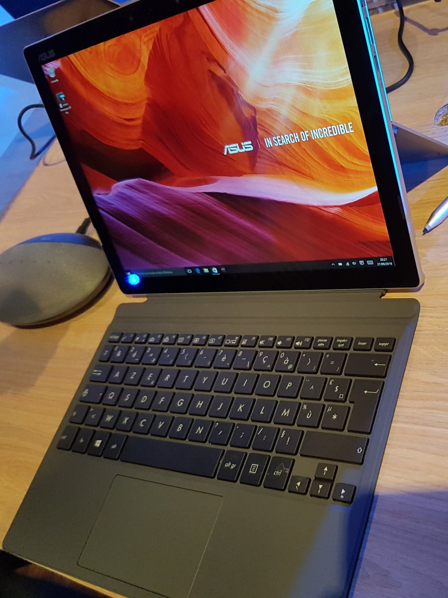 FlorentGinisty's tweet photo. Les PCs de Noël sont chez Asus et nul part ailleurs. #ZenvolutionParis https://t.co/LuIBZ2mWrh