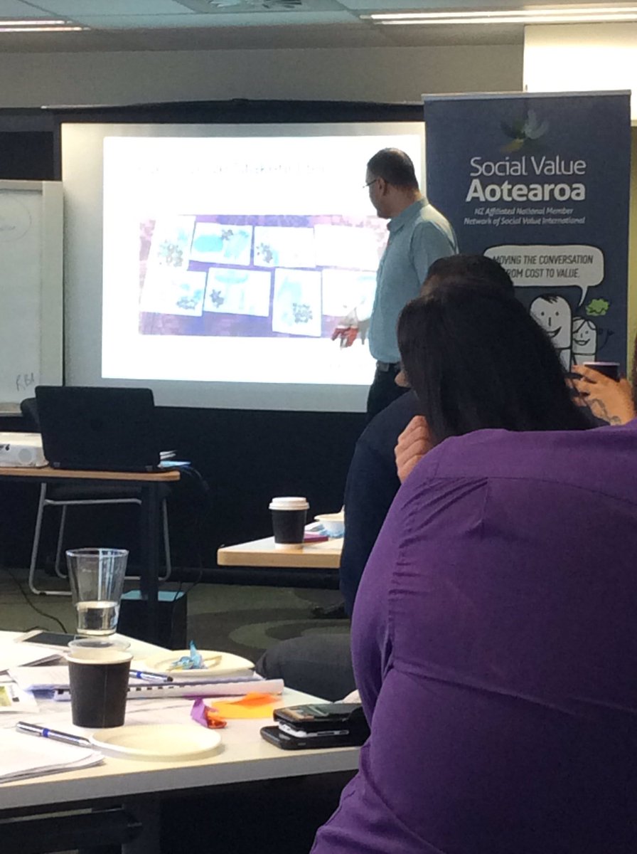 socialaotearoa's tweet image. Value - 10 stones technique - making a choice 😍❓✔️#choicemodelling #SROI training