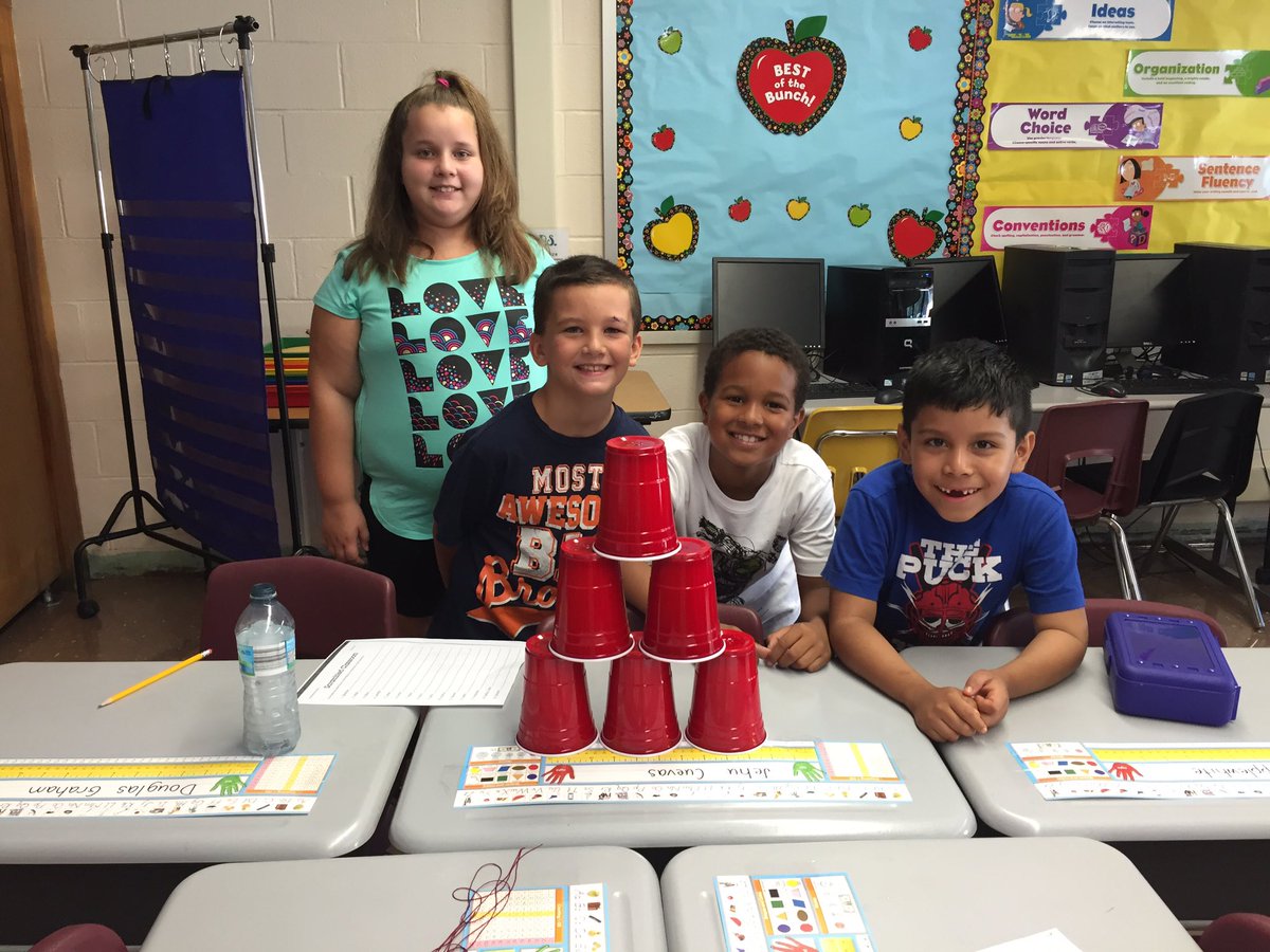 mrs_guccione's tweet photo. Third grade collaboration @clasalleKPSD Thank you for sharing your materials! #coteaching #teambuilding #STEMbreak https://t.co/4fcOHM0zGs
