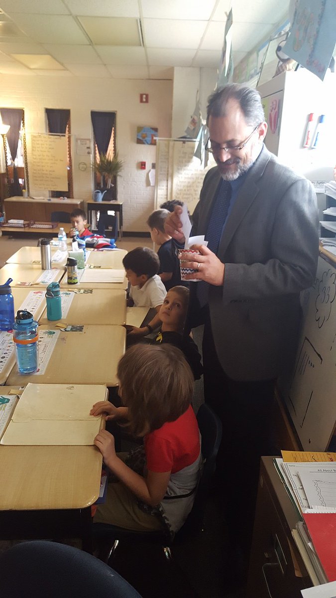 azedfoundation's tweet photo. Rep. Ackerley visited Sahuarita Primary School earlier this week + spoke to 80+ 1st graders about AZ Gov + voting. #TYLTSAZ cc: @SUSD30 https://t.co/QlFhphIQMf