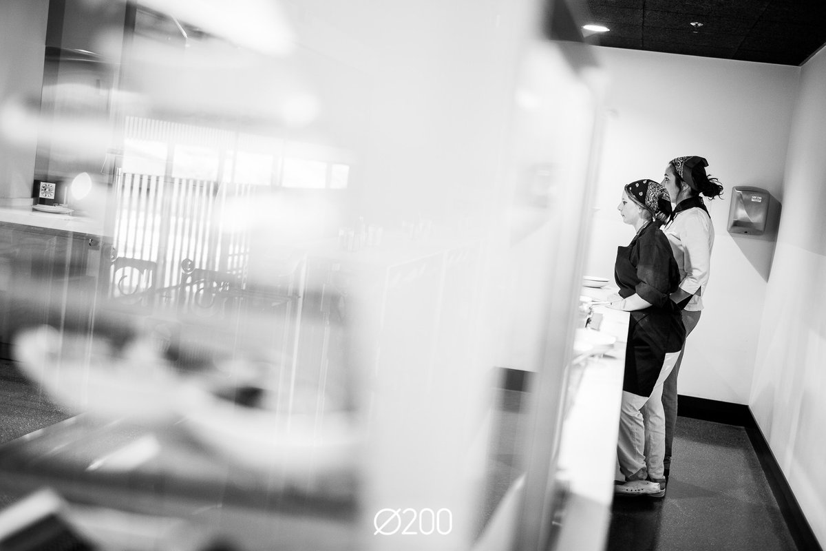 Todo listo en el self service para recibir a los primeros comensales. #hernani