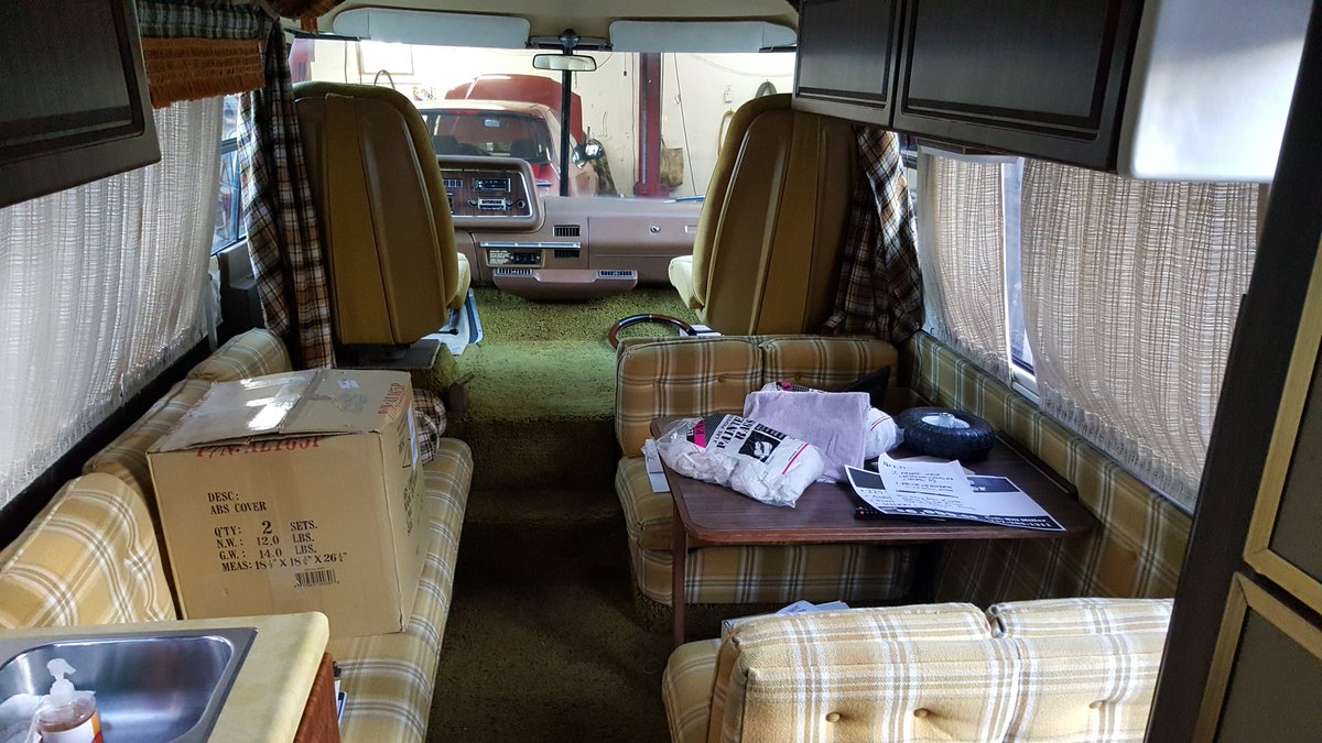TeamShitbox's tweet image. 1973 i think fwd v8 camper. Its definitely pretty sweet. Just sold for 20 grand. @thecoopertom might like this.