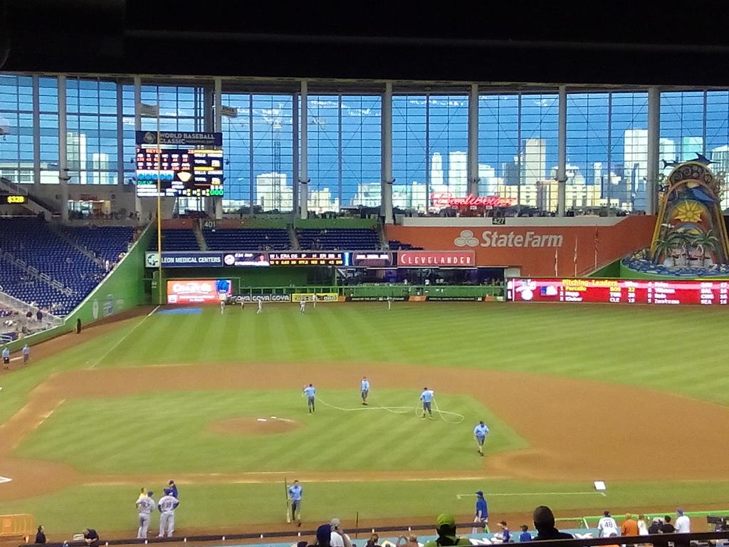 jb_whatever's tweet image. Great evening shot of downtown Maimi in the backdrop