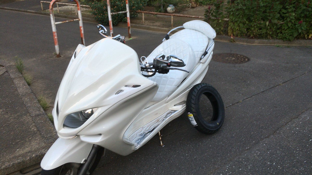 KP7p3's tweet photo. 後ろタイヤも新品です！前タイヤ差し上げます https://t.co/8pw8botdG9
