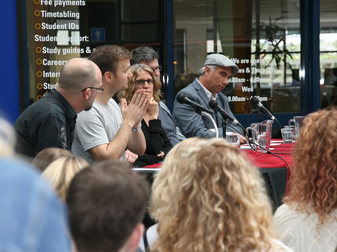 imaginingcreate's tweet image. When you bring a musician, writer, photographer, fashion designer, improviser &amp;amp; animator together #creativekorero #imaginingtogether