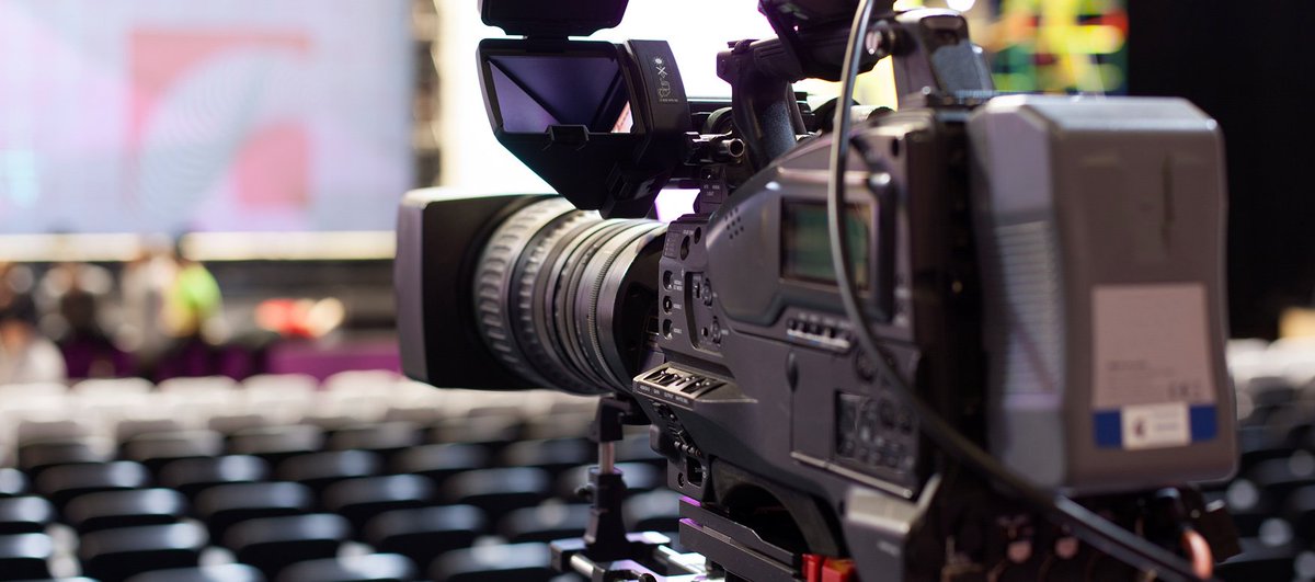 Thinking about using #FacebookLive at your event? Here’s what you’ll need to know before broadcasting: eventbrite.com/blog/using-fac…