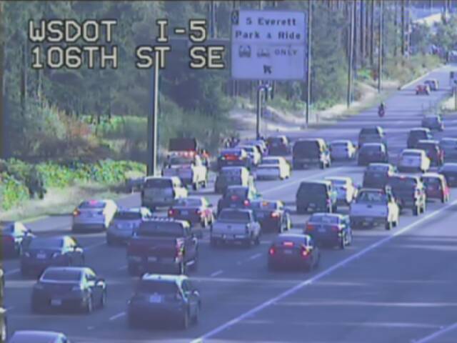 Earlier crash SB I-5 just after SR 526 causing extra traffic in Everett area. Crash scene on left shoulder.