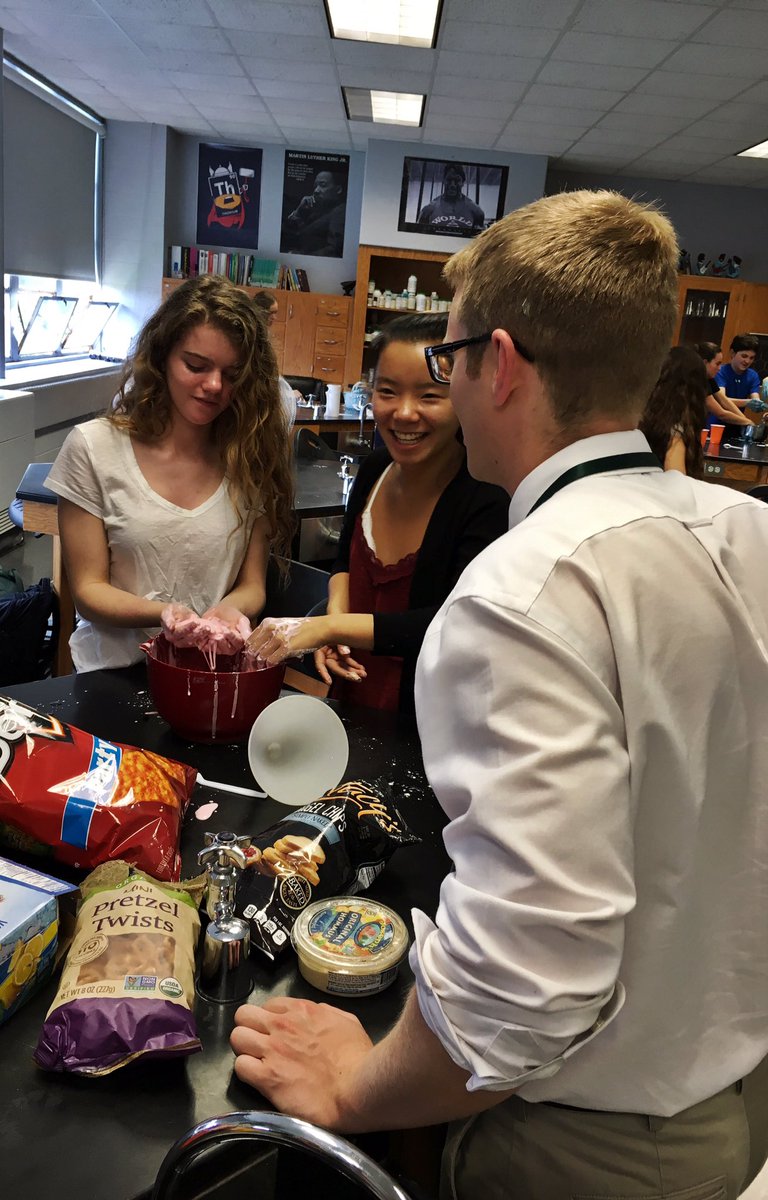 bfhsstem's tweet image. Great turnout for our first meeting! Stop by room 300 on Tuesday, October 11th to check out what else is in store!