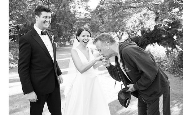Watch @tomhanks surprise this newlywed couple in a sweet video by @firstdayfilms --> ow.ly/FdIV304CzIe