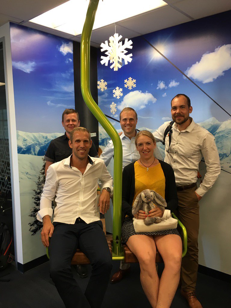 miclnixon1's tweet image. Folks from Ikaros, Sweden, enjoying a ride on our @SnowflakeDB lift. #elasticdw