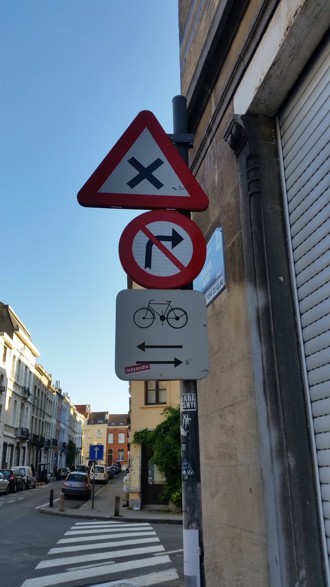 MetteHoe's tweet photo. I Bruxelles er det muligt af cykle på ensrettet veje uden at bygge cykelstier #simpelt  #bikecph https://t.co/J3BjAuPI02
