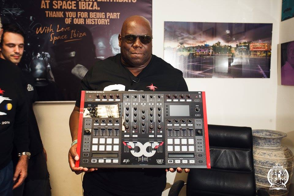Something to remember @carl_cox_space by. Thanks @traktor! https://t.co/AAUKCmYwxp