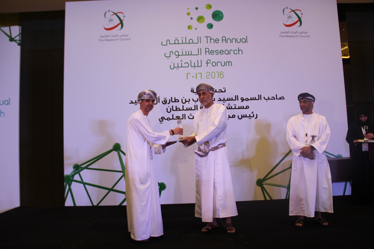 وفاز أ.د حيد اللواتي عن بحثه "أجهزة مبتكرة ومصغرة لتحديد الكميات الكلية للبولي فينول في الفواكه والعسل " في قطاع الثقافة والعلوم الانسانية.