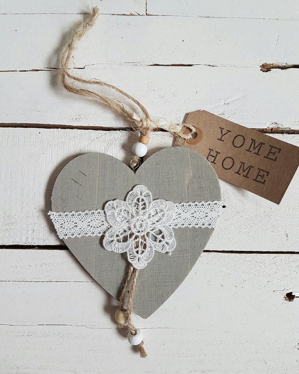 YomeHome1's tweet photo. Nieuwe #decoratiehangers. #hart #bloem #vlinder #hout &amp; #kant. https://t.co/5IuP6Jfvhv #woonaccessoires #cadeau https://t.co/eLoKTheNbF
