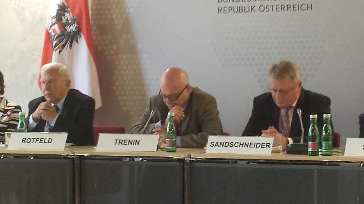 Ulrich Kühn (@drulrichkuehn) on Twitter photo @DmitriTrenin A.D. Rotfeld <a href="/ESandschneider/">E Sandschneider</a> discussing Russia's role in Europe. Very gloomy outlook. @DmitriTrenin A.D. Rotfeld <a href="/ESandschneider/">E Sandschneider</a> discussing Russia's role in Europe. Very gloomy outlook.