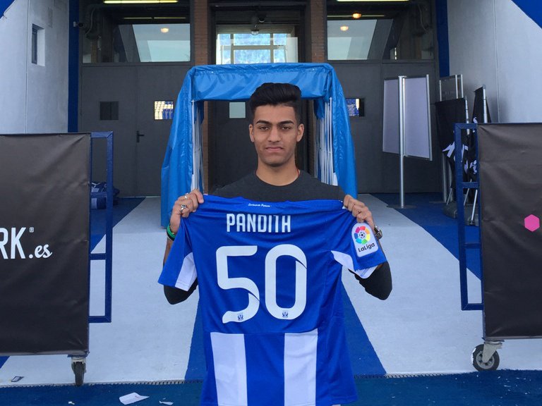 ChelseaIndia's tweet photo. Ishan Pandita becomes the first Indian to sign a professional contract with a Spanish Club - @CDLeganes. 

Congratulations Ishan!🇮🇳 https://t.co/DOrSOq9aa6
