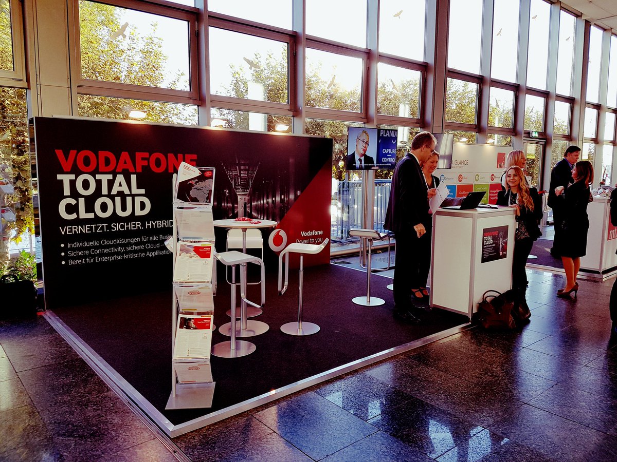 PiaInTheClouds's tweet photo. Hey, so we're ready. Wanna come over and have a chat about cloud? #totalcloud @Vodafone_B2B #DellEMCForum https://t.co/WOxVwLl0Pw