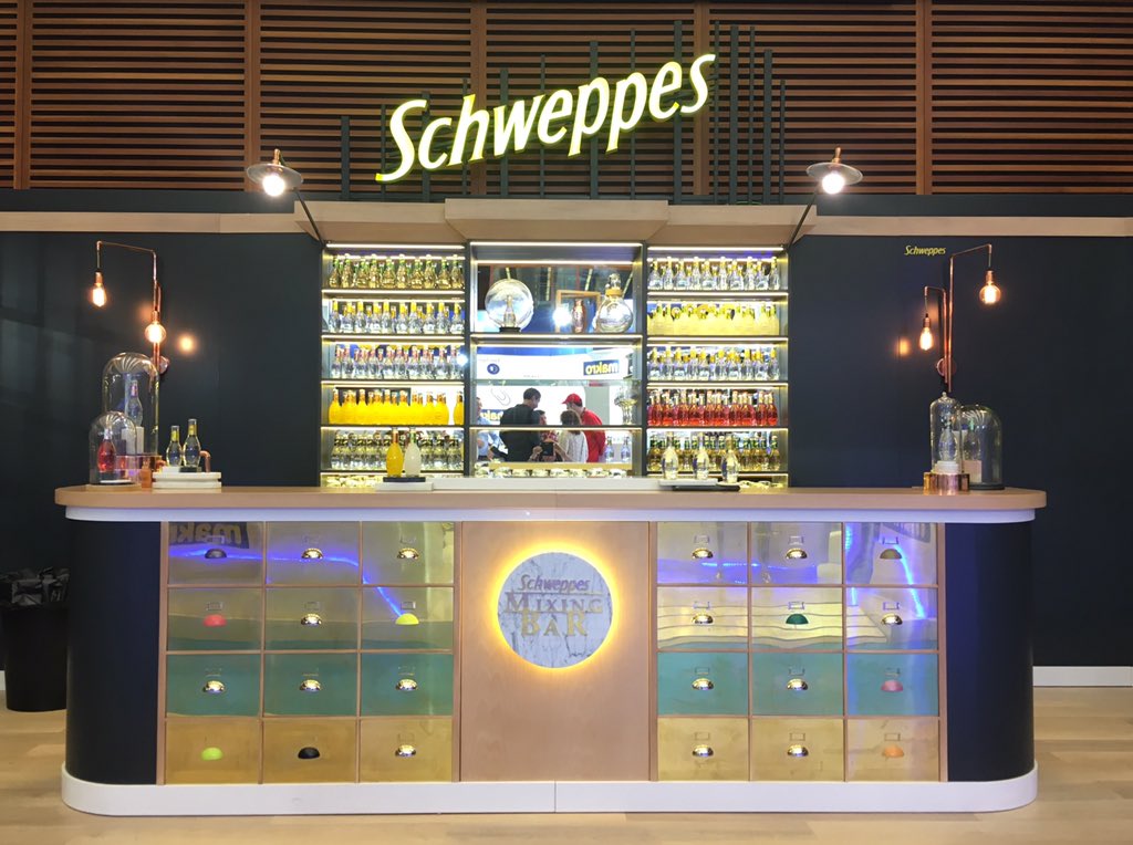 anaescobarayc's tweet photo. Último día de #ssg2016 Ven a probar los #mixers de @Schweppes_ES y a disfrutar de nuevas combinaciones #whisky&gingerale Stand57 https://t.co/Nf2OjqSQWm