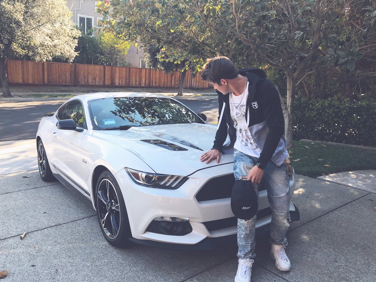 JonMarianek's tweet image. When I was 15 I started saving money for my dream car. Now I'm 18 and I got my AMERICAN DREAM 🌞✌️️✌️️