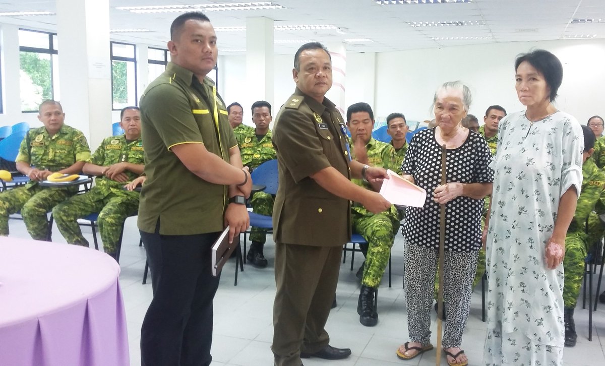 5 Okt 2016 - Penyerahan Cek Insurans Takaful Berkelompok (khairat Kematian) Rela Kota Belud kpd Waris anggota <a href="/rela_sabah/">RELA NEGERI SABAH</a>