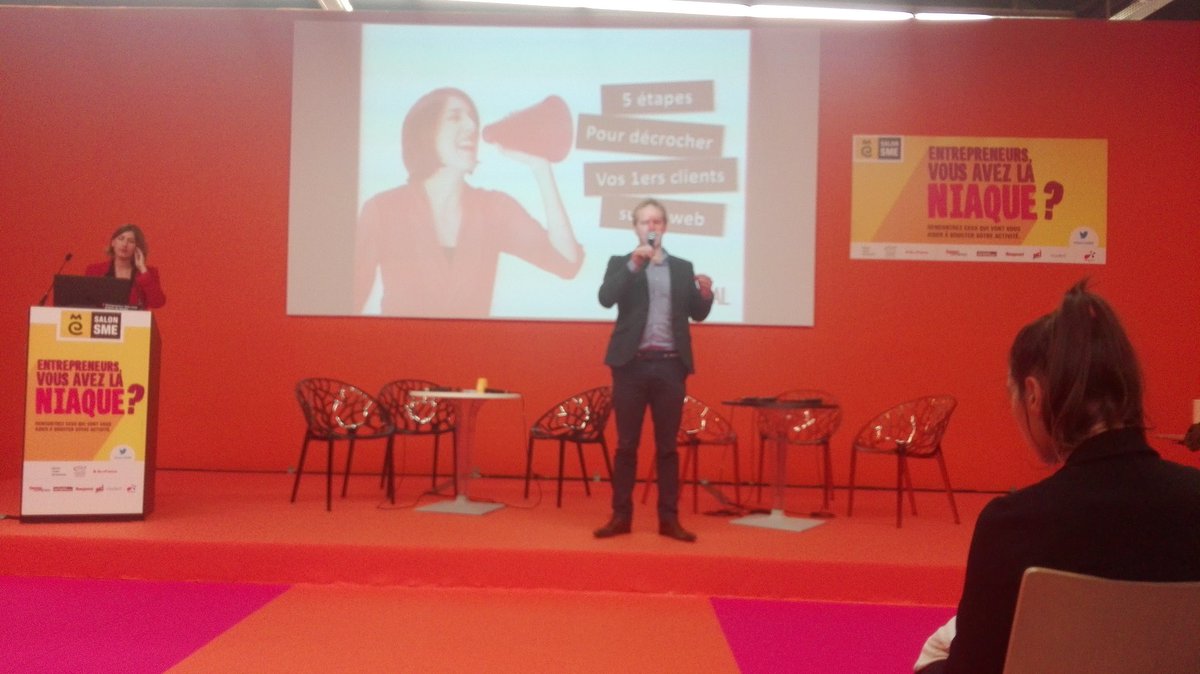 SO_digital's tweet photo. "La pacbox, c'est une boîte aux lettres connectée, autonome sans fil à installer devant chez soi" @ParcelhomeFR #sosigital #SalonSME https://t.co/ZQbmHuJI2v
