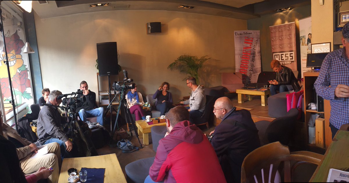FestivalMESS's tweet photo. Na današnjem #MESSpresso druženju su i ekipe predstava "Zvuk vatre" i "Kralj Ubu", koje igraju noćas na #MESS-u. https://t.co/7bwwa4UVUE