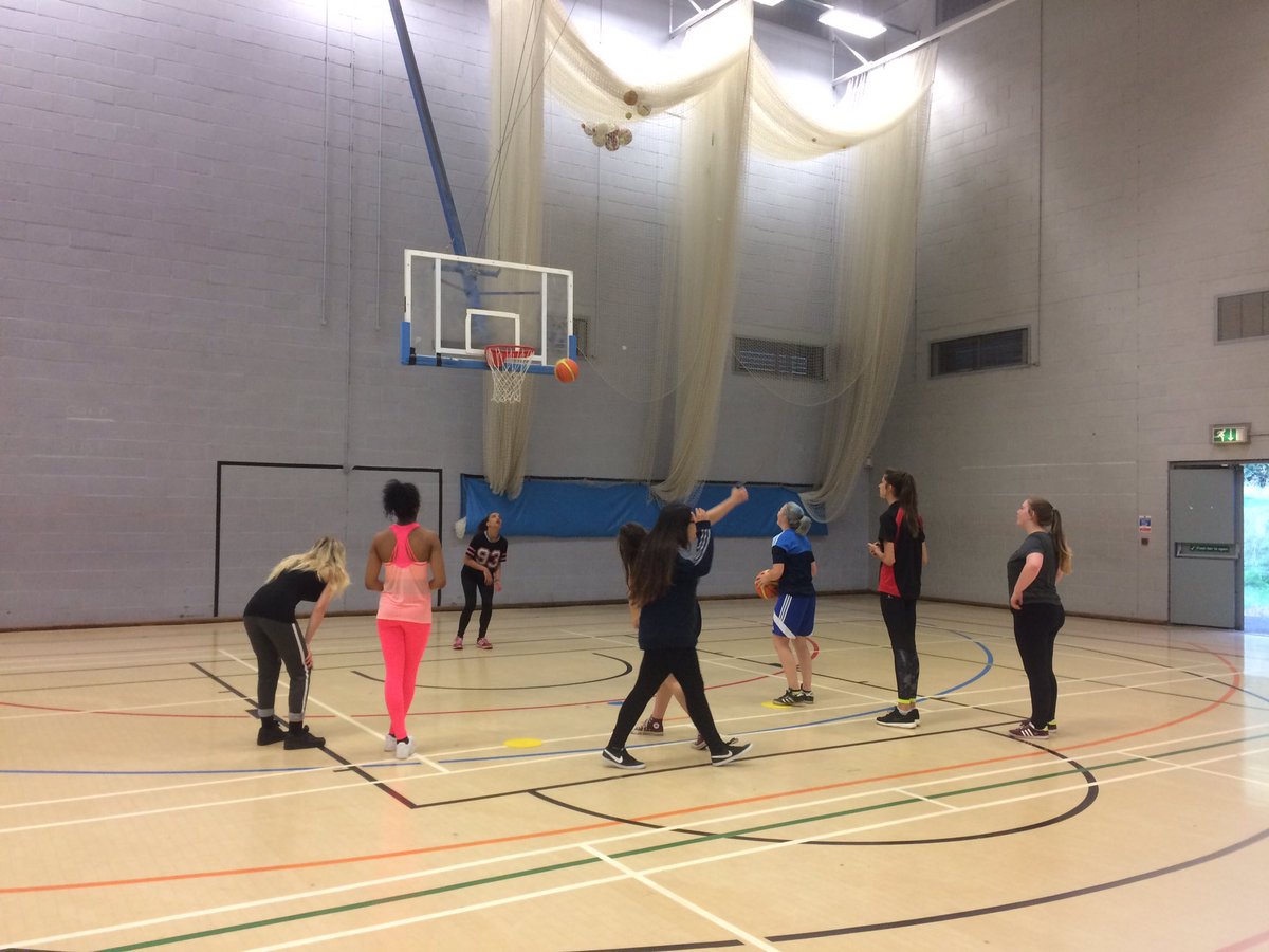 BilbPubServ's tweet photo. Cross College collaboration @BilbSport @BilboroughCol #basketball https://t.co/fyM6wfh97Z
